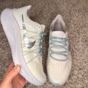 Nike Zoom Winflo 8 Premium running shoes